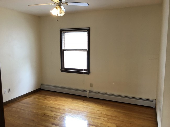 Building Photo - 3 bedroom in Pawtucket RI 02860