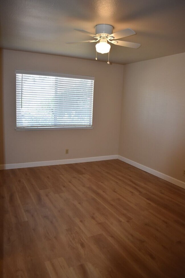 Foto del edificio - Updated and Well Maintained Winters Home!