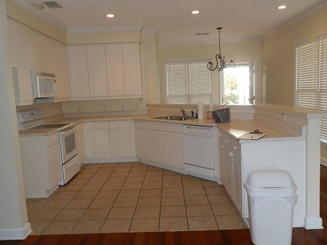 Building Photo - 1622 Over Cup Cir