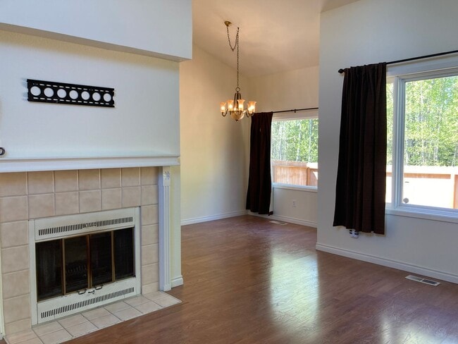 Foto del edificio - Beautifully kept (3) Bed, (2.5) Bath in Ea...