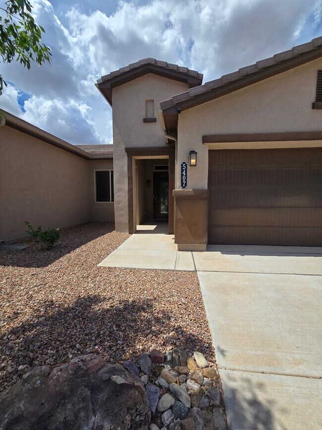 Foto del edificio - COMING SOON! Beautiful 4 bed, 3.5 bath in ...