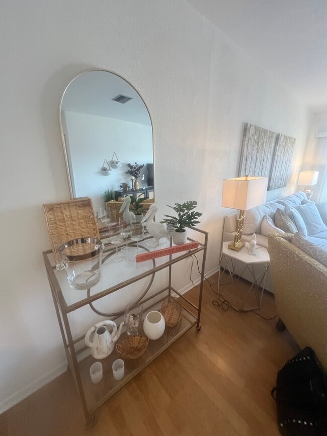 Foto del edificio - 2041 Sunset Dr