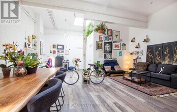 Building Photo - 137-137 Roncesvalles Ave