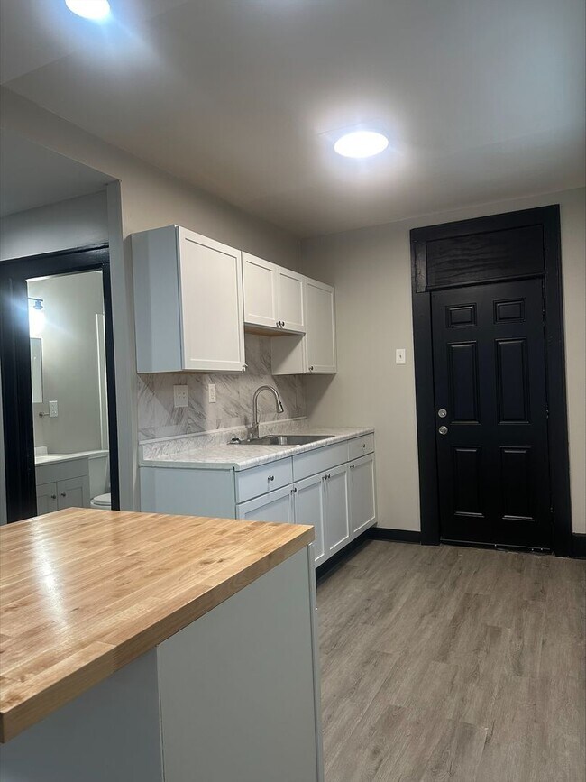 Foto del edificio - 98-100 N Hague Ave