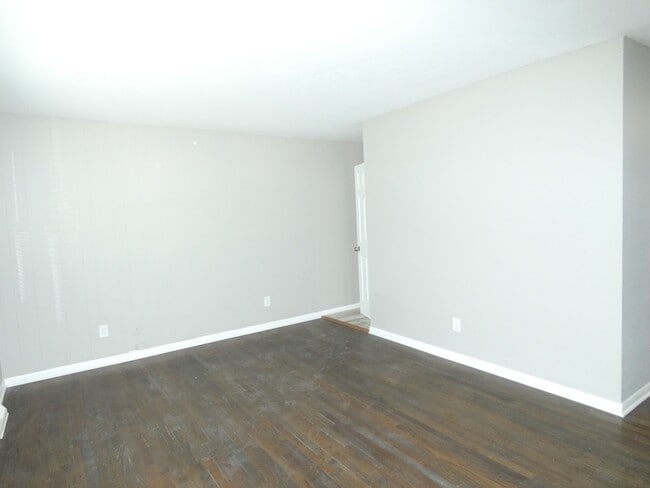 Foto del edificio - 4700 N Bristol Ave