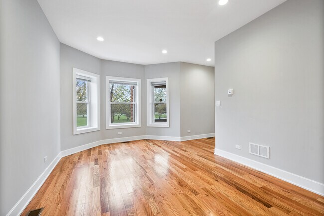 Foto del edificio - 3618 W Franklin Blvd