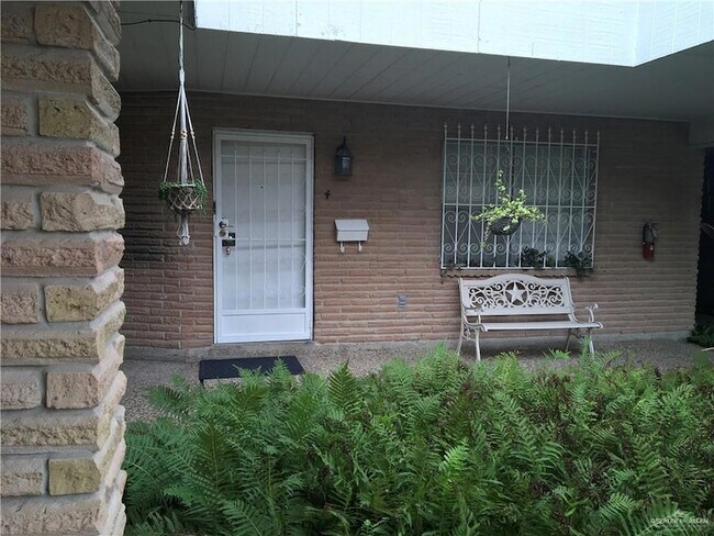 Foto del edificio - 700 Fern Ave