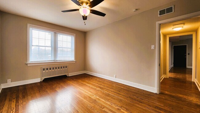 Foto del edificio - 7754 Kingsbury Blvd