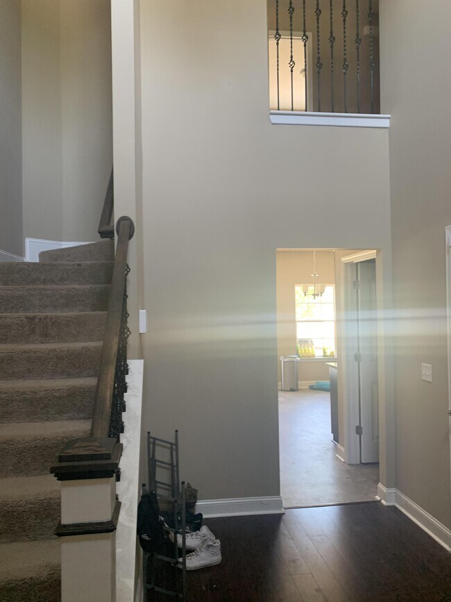 Building Photo - 723 Waterlily Ct