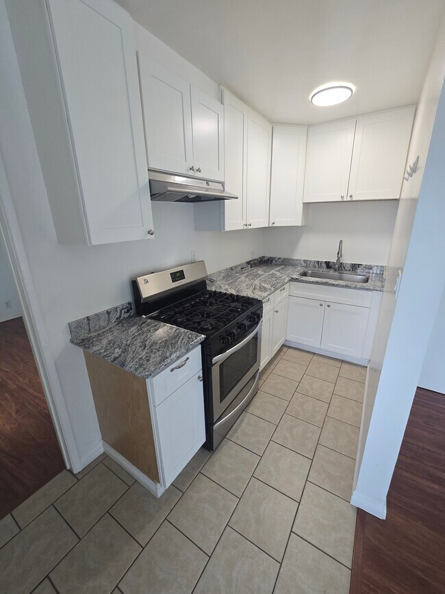 Foto del edificio - 1818 W Victory Blvd