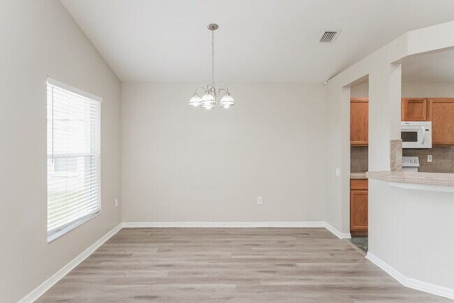 Foto del edificio - 926 Summer Breeze Dr