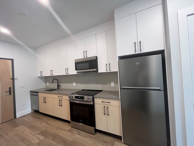 Building Photo - 506 Communipaw Ave