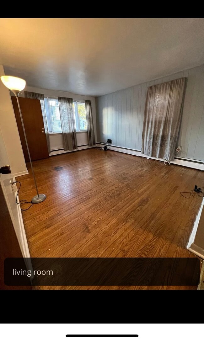 Living room - 5833 Reach St