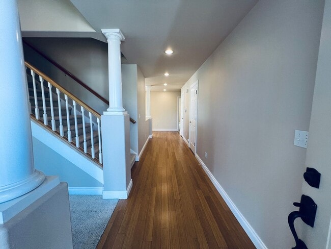 Building Photo - Beautiful 4 bedroom, 3 bath Mount Vernon Home