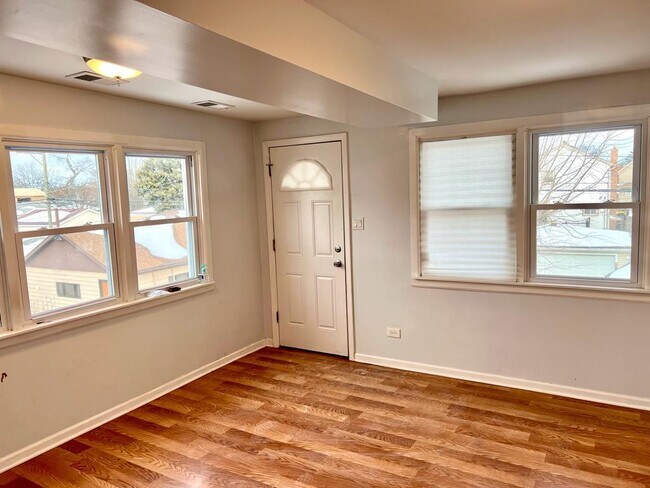 Building Photo - 4139 N Melvina Ave