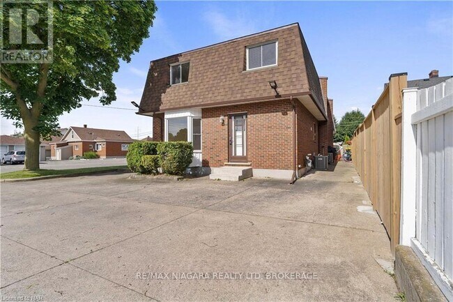 Photo du bâtiment - 6344 Drummond Rd