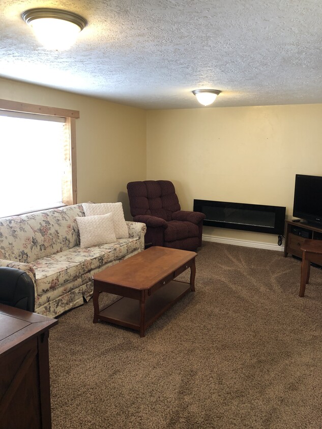 Living room 2 - 537 E 30 N