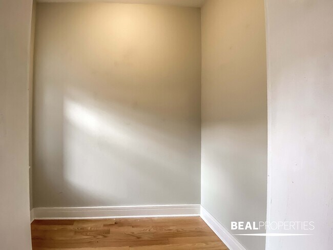 Foto del edificio - 4417 N Wolcott Ave