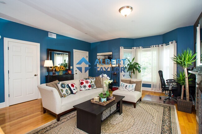 Building Photo - 111 Pleasant St