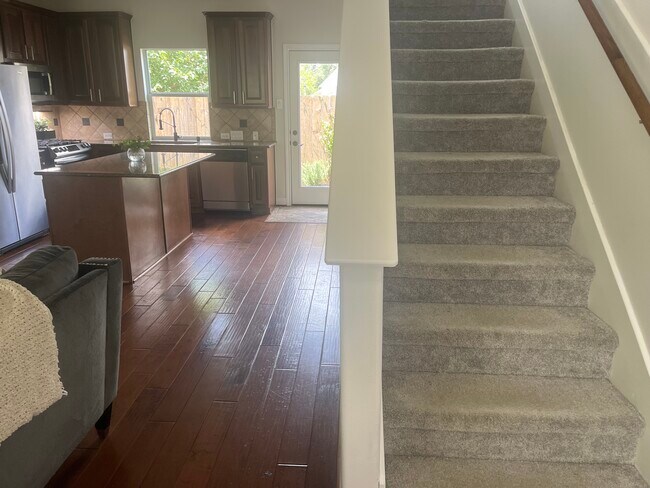 Primer piso - 1903 Fletcher St