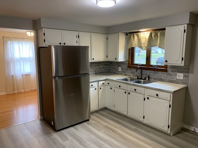 Newly updated kitchen, stainless steal appliances - 92 Norwood Dr