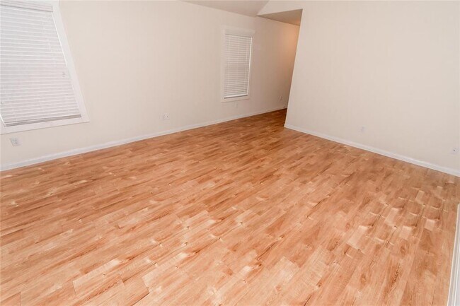 Foto del edificio - 5707 Long Arbor Ln