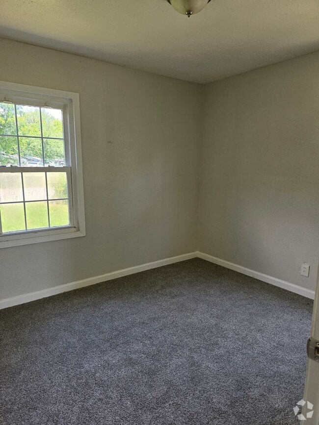 Building Photo - 610 St Monica Dr