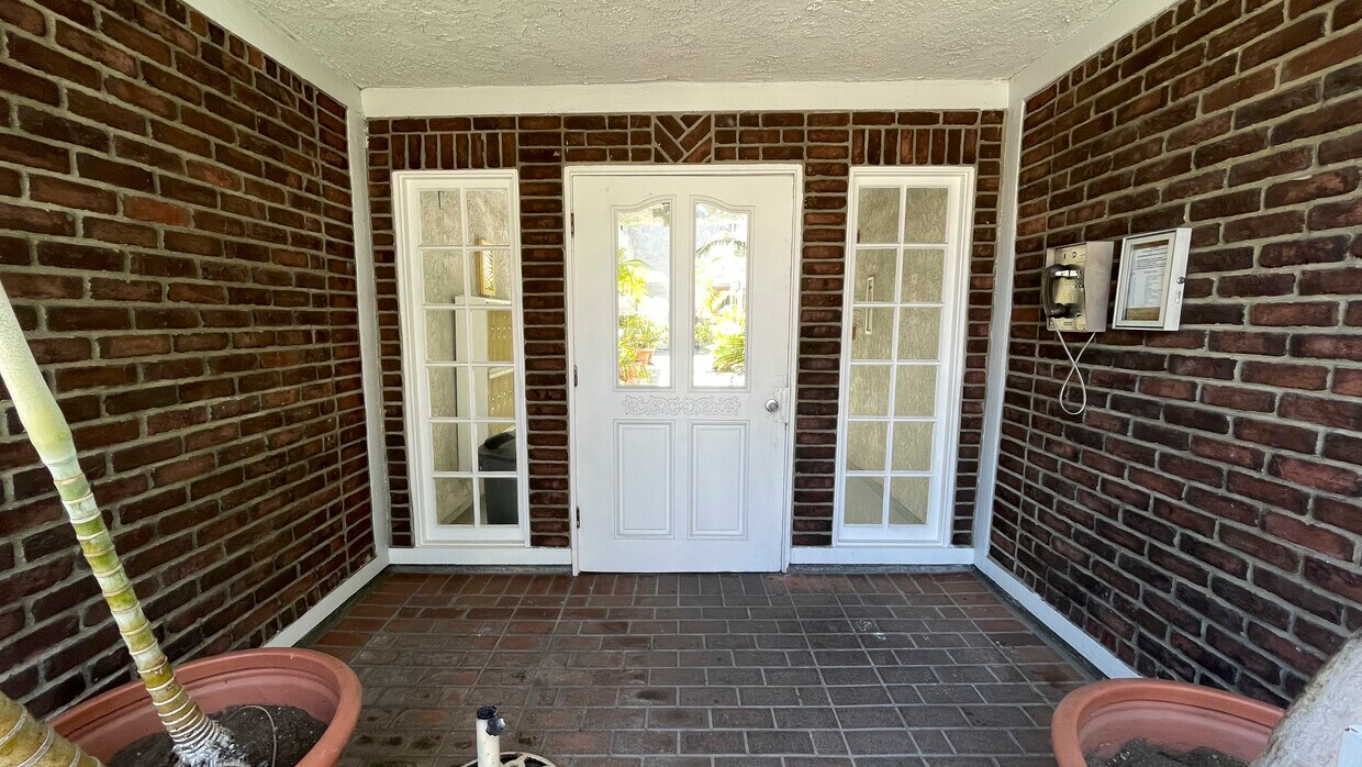 Foto principal - 3725 S Canfield Ave