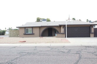 Building Photo - 7301 W Canterbury Dr