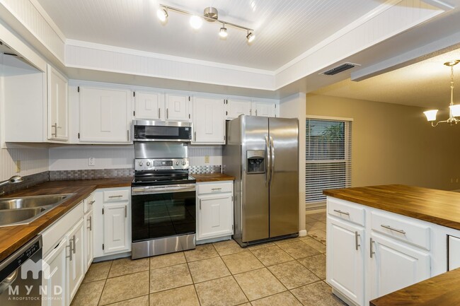 Foto del edificio - 14701 Laurel Lake Ln