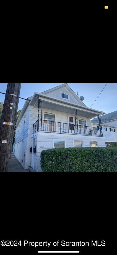 Primary Photo - 1849 Clearview St