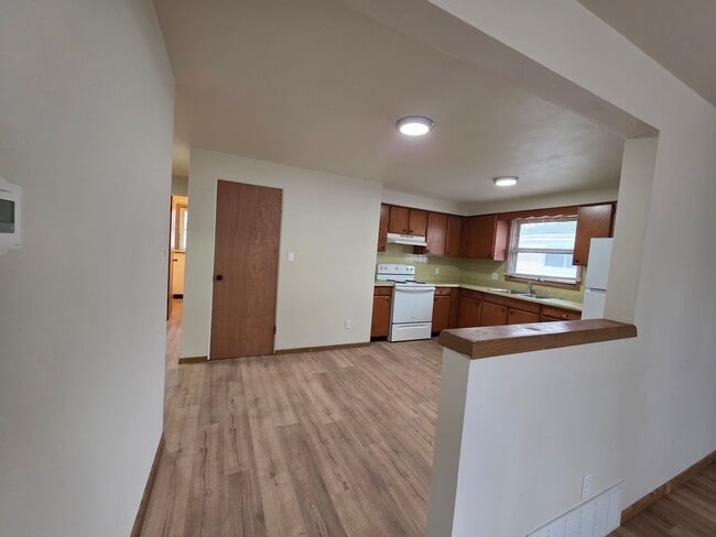 Building Photo - 1254-1256 Meadow Ln