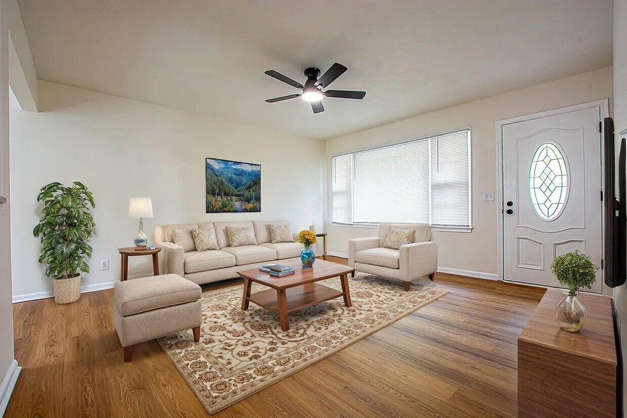 Foto principal - 3 Bedroom / 2 Bath Home with Finished Basm...