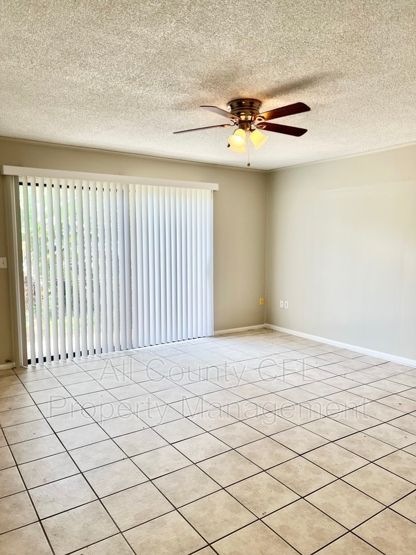 Building Photo - 6065 Village Cir S
