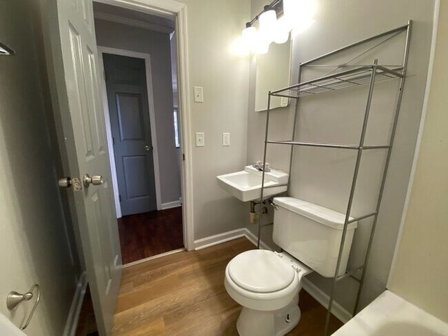 Foto del edificio - Cute Renovated 2 Bedroom Duplex in East Nashville!