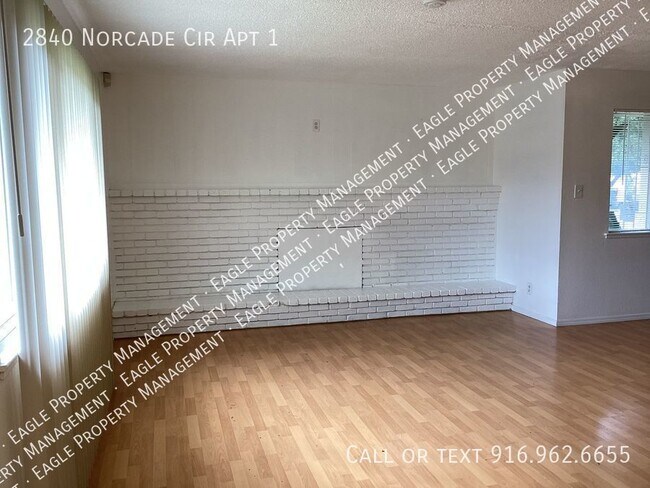 Foto del edificio - Downstairs Two Bedroom Unit