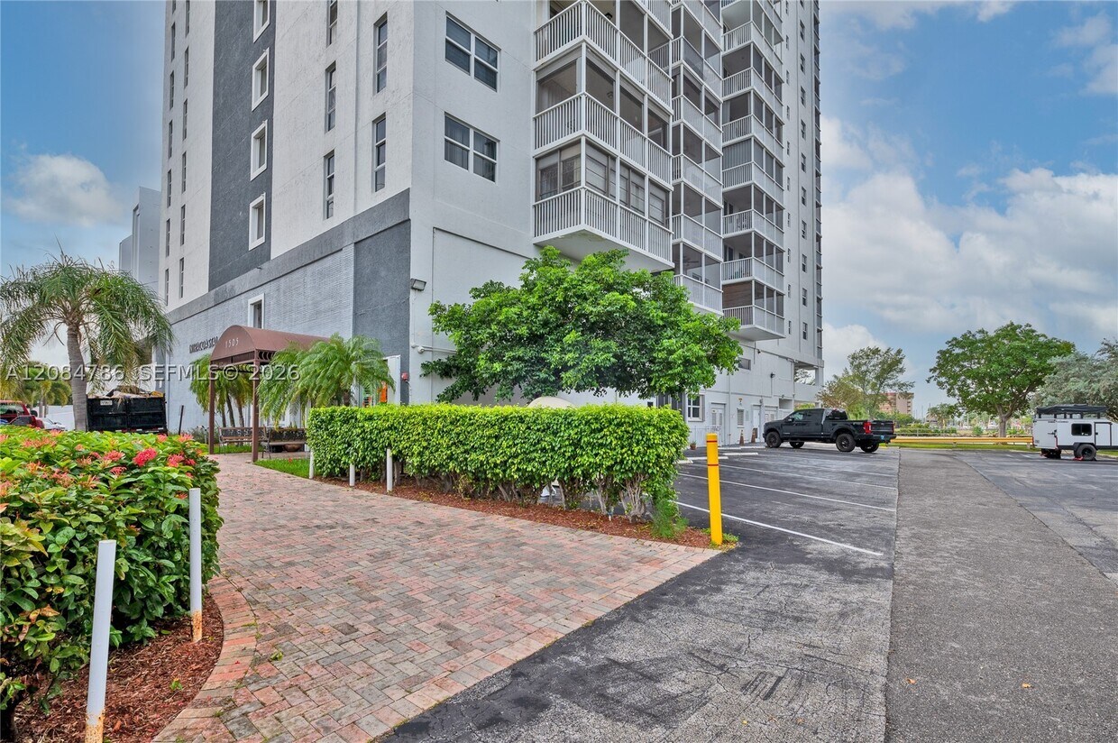 Foto del edificio - 1505 N Riverside Dr