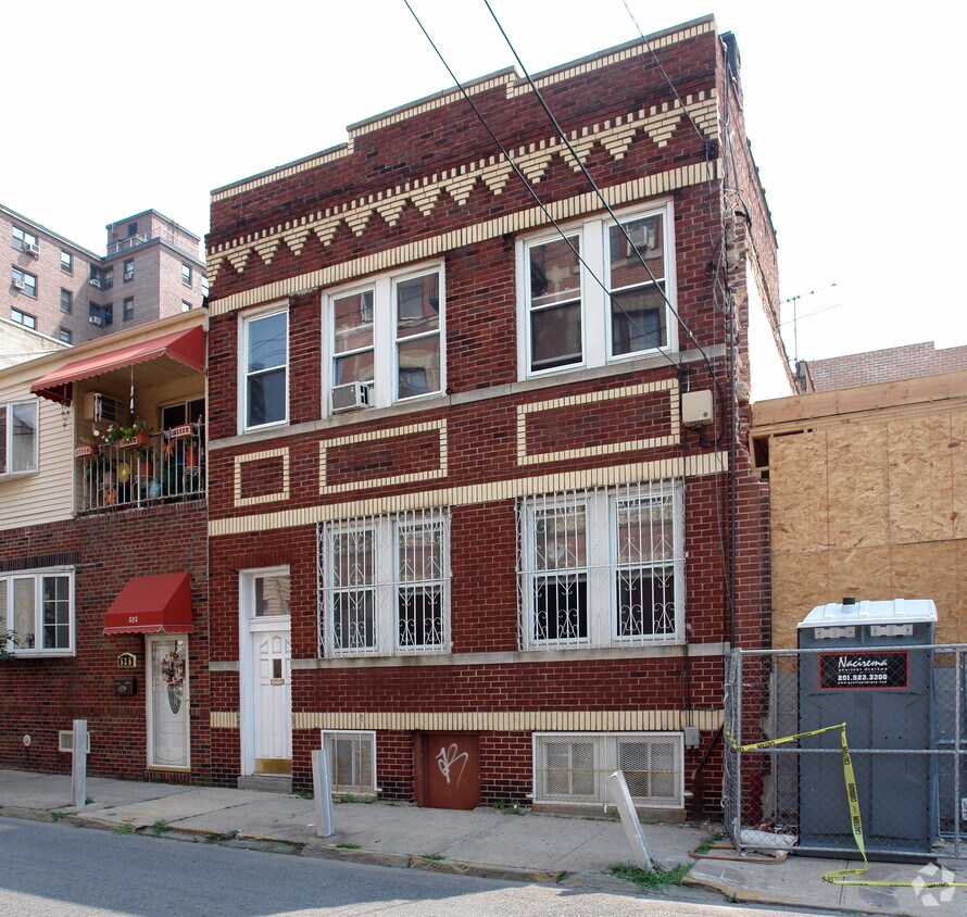 Building Photo - 529 54th St