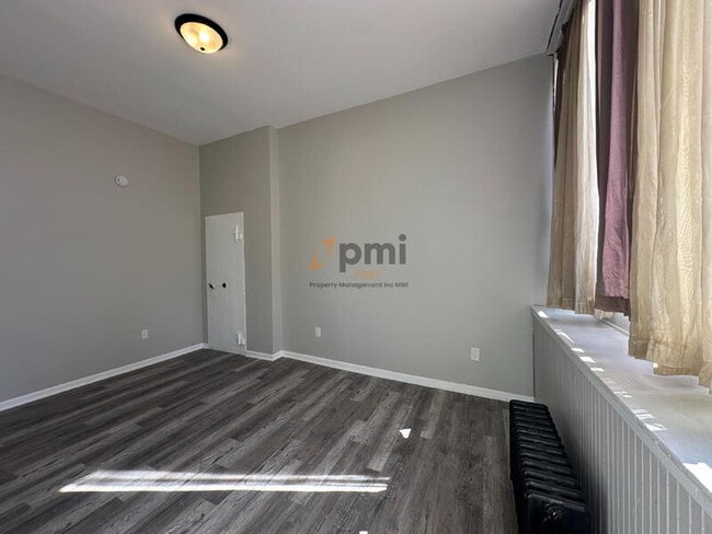 Foto del edificio - 509 E Commercial Ave