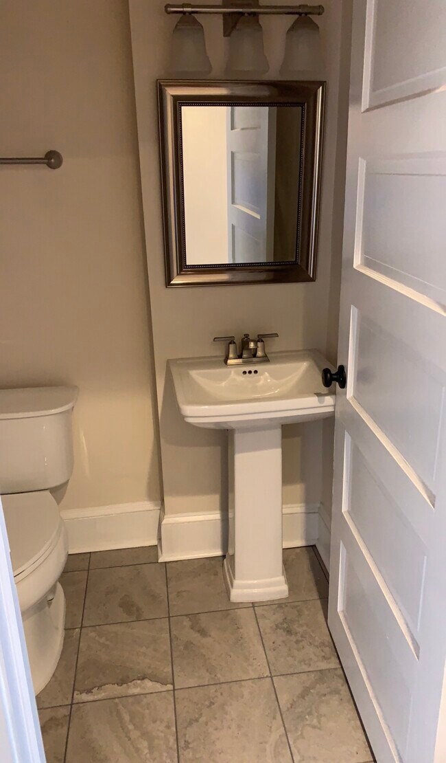 Building Photo - 4 W Cork St