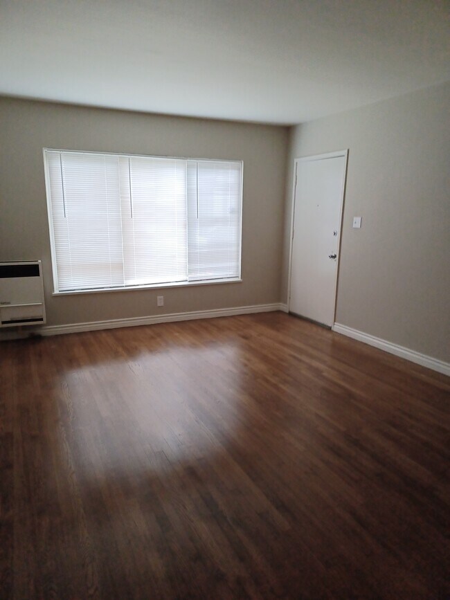 Building Photo - Carmona Apt LLC