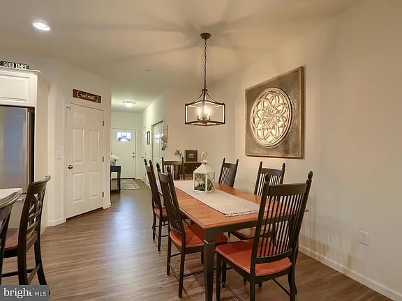 Building Photo - 1730 Fairbank Ln