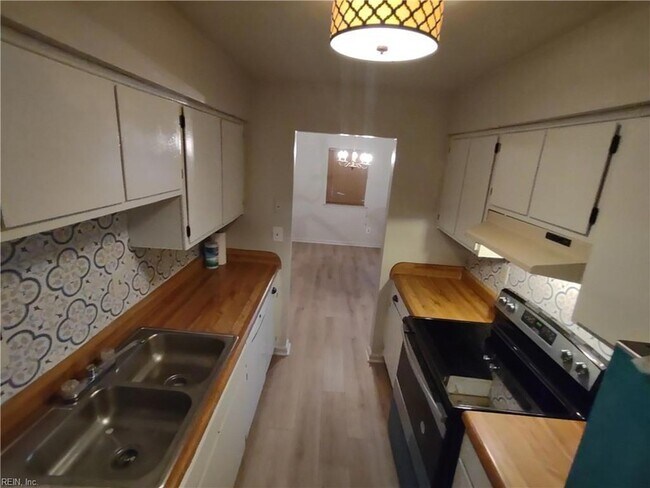Foto del edificio - 6080 Camellia Dr