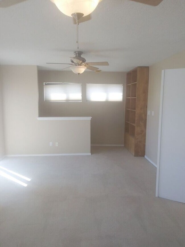 Building Photo - 12800 Comanche Rd NE Unit 49
