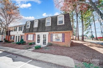 Building Photo - 5821 Hunting Ridge Ln