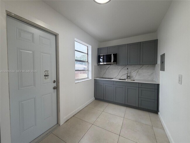 Foto del edificio - 10518 NW 30th Ave