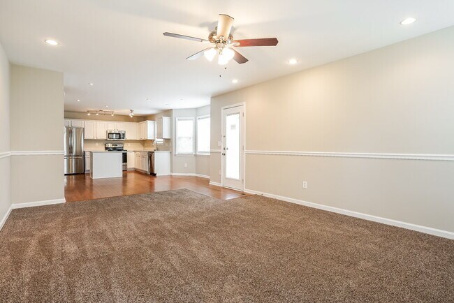 Building Photo - 6412 Willowlawn Dr