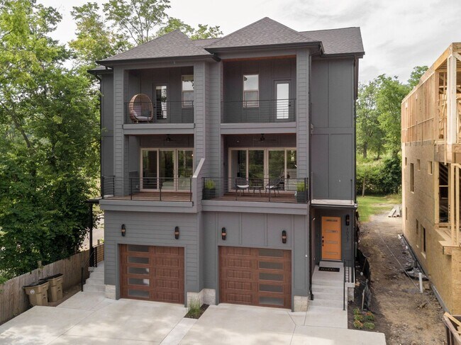Foto del edificio - Great modern HPR with garage and view of t...