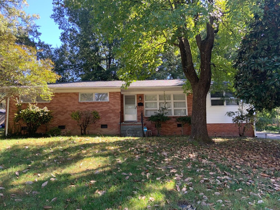 Primary Photo - Three Bedroom Home Convenient to I-85/Hwy 29