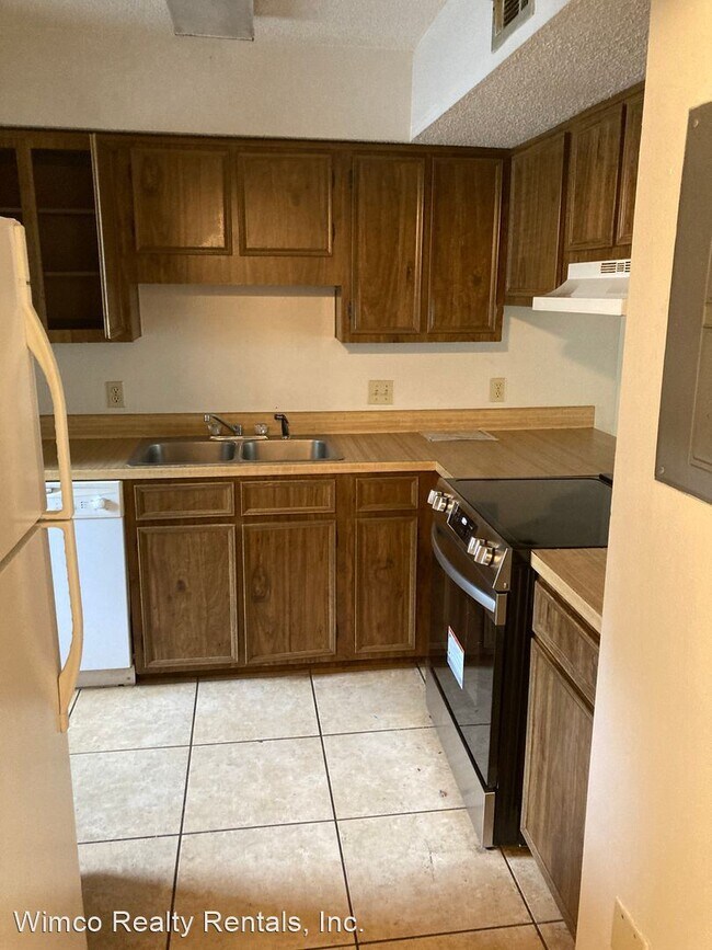 Building Photo - 2 br, 1.5 bath House - 120 Classic Ct.